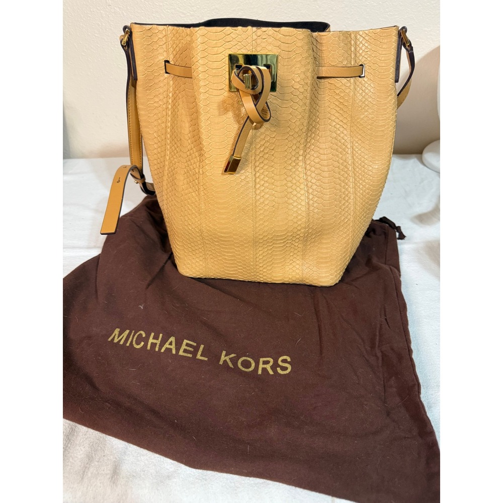 Michael Kors Miranda Bucket Bag Tan Snakeskin Embossed Leather Crossbody Gold